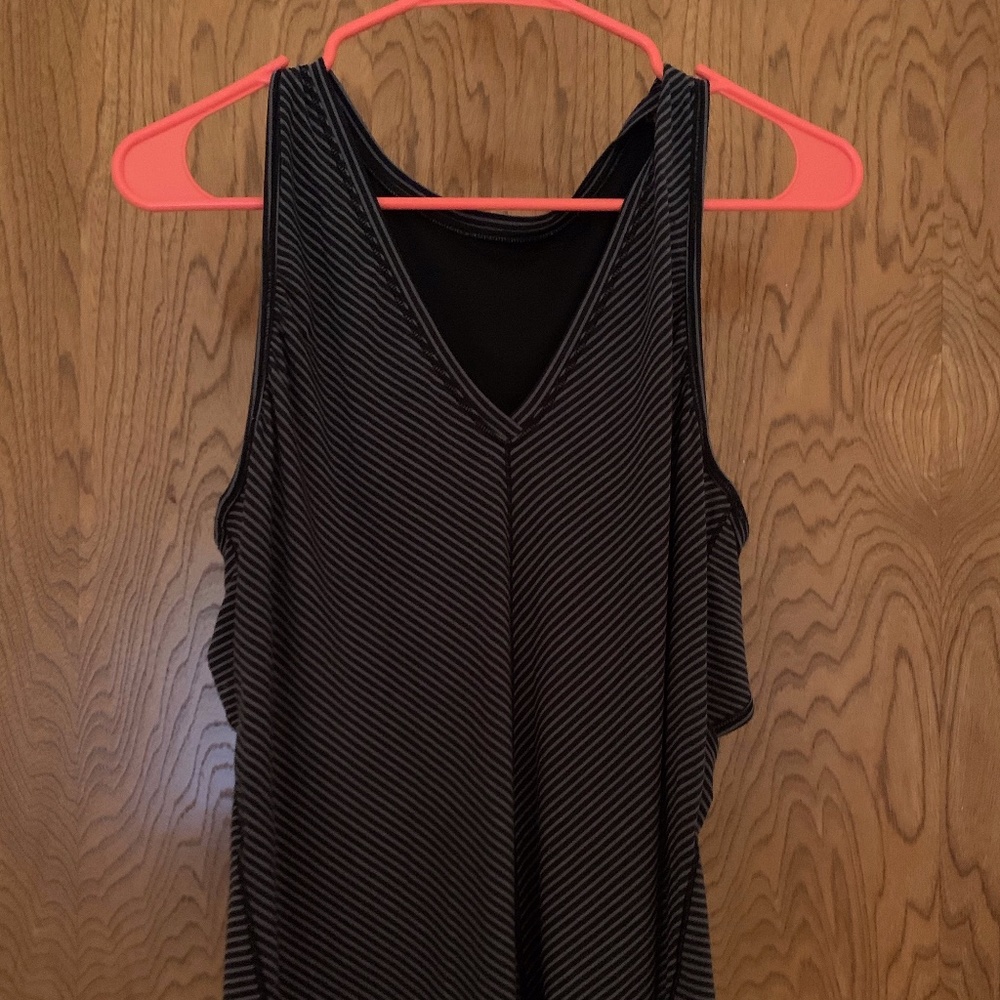 LULULEMON SIZE 6 TANK